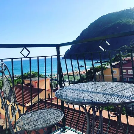 Il Sogno Di Contardi Andreina Monterosso al Mare